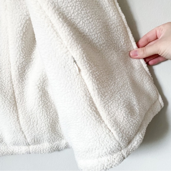 Puffer vest with sherpa lining - Picture 8 of 8